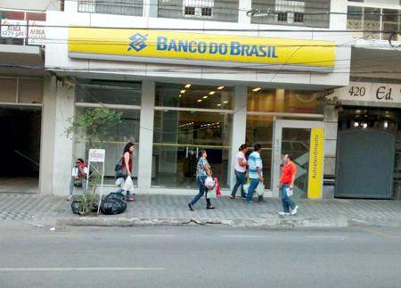 ANTES QUE O BARCO AFUNDE DE UMA VEZ: mais de 9,4 mil funcionários aderem ao plano de aposentadoria do Banco do Brasil